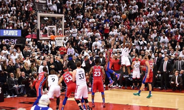 Tarihi maç Toronto Raptors'ın