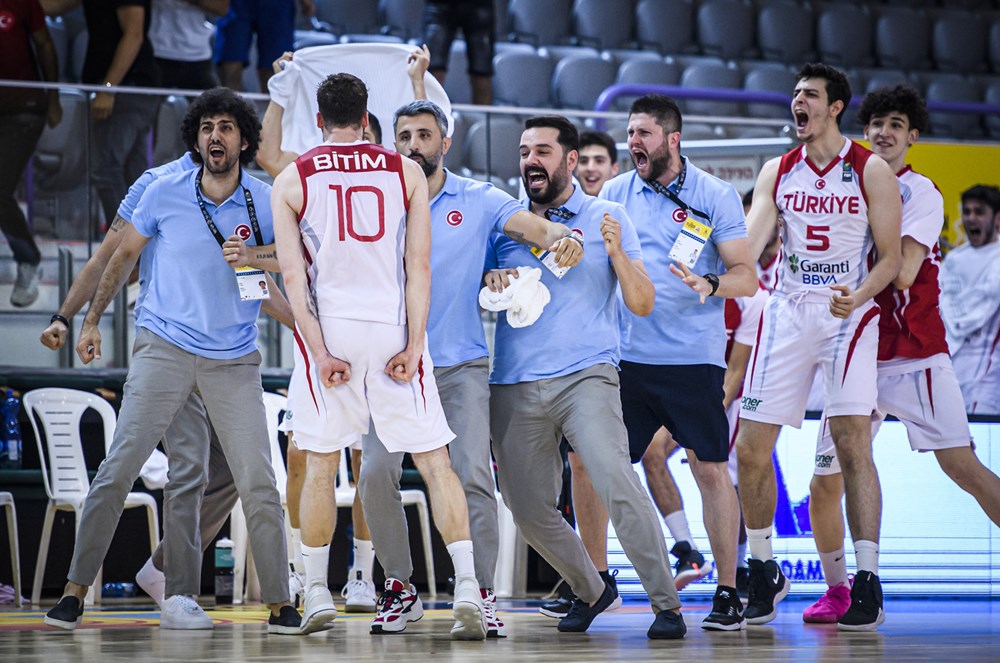 İtalya'yı deviren U20 Erkek Milli Takımımız, çeyrek finale yükseldi!